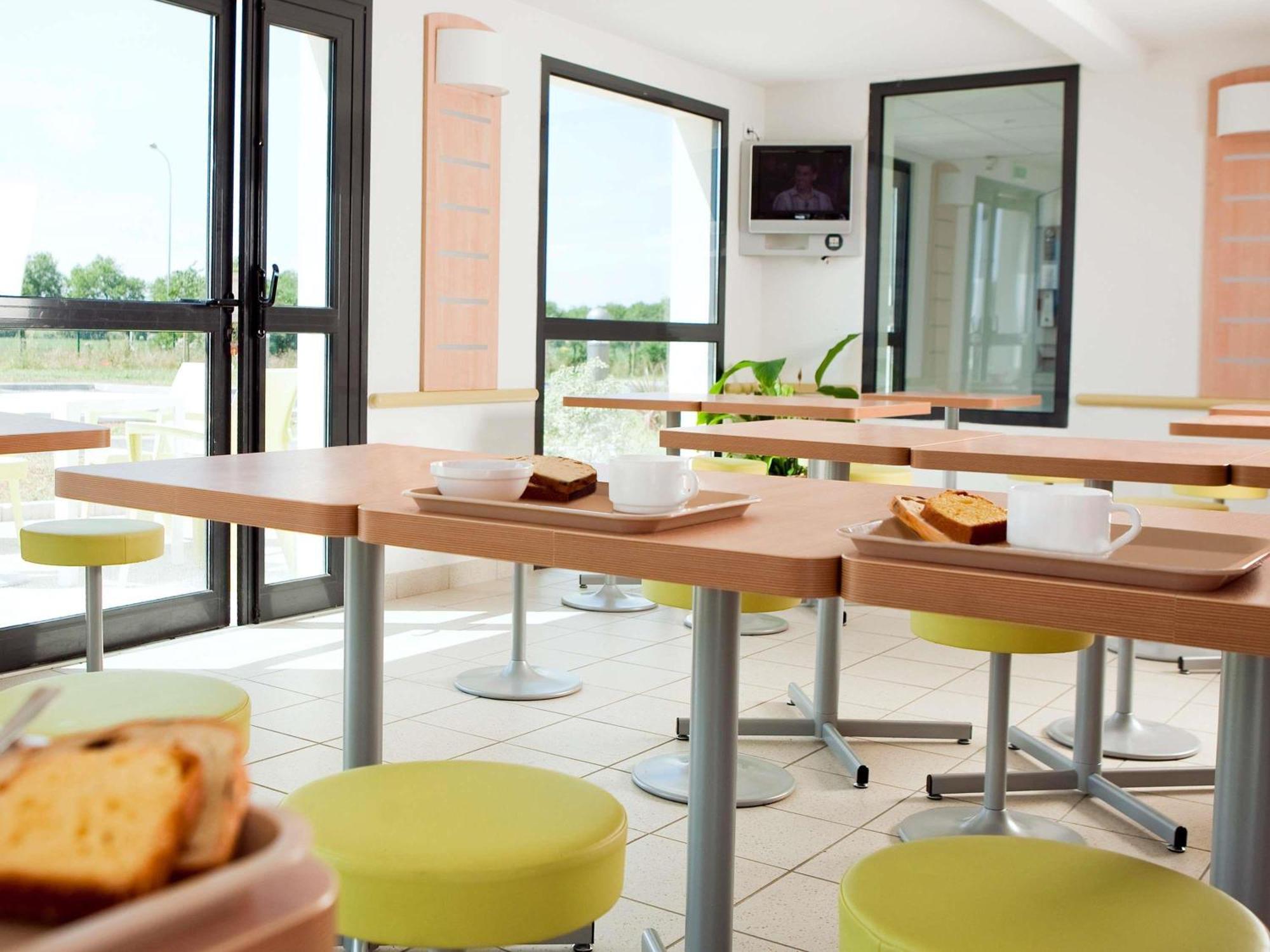 Ibis Budget Niort - La Creche Екстер'єр фото